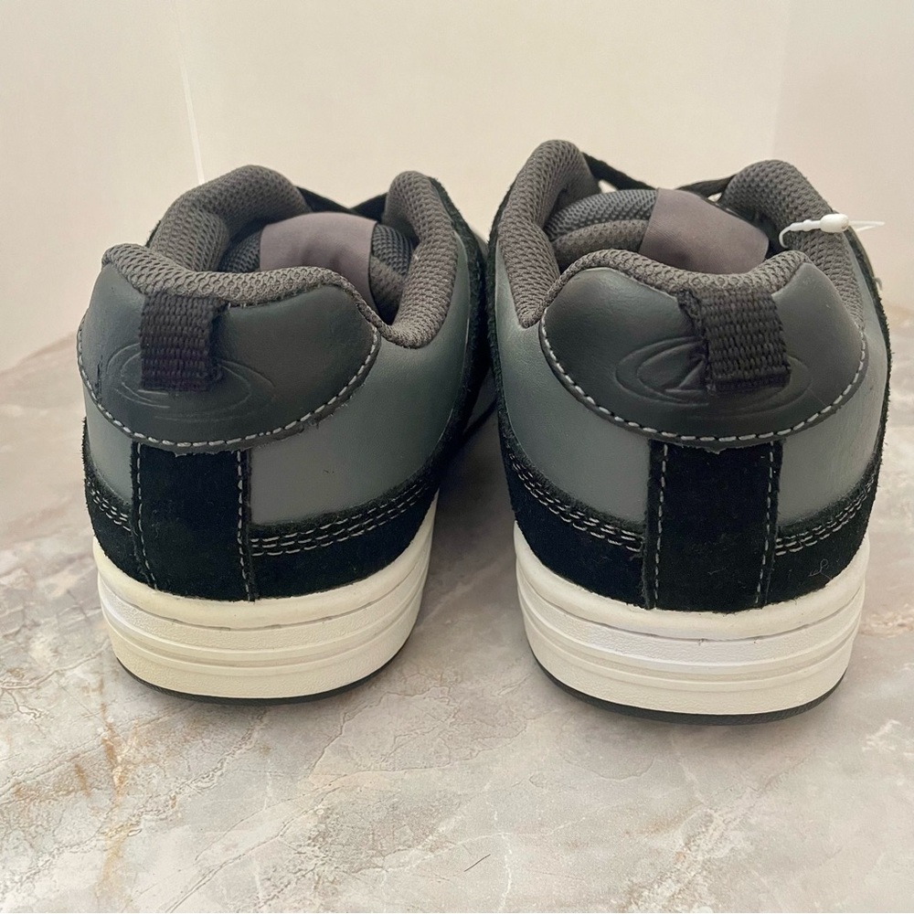 Children’s Place boys sneaker. Leather upper balance man. Size US 4. New - Picture 5 of 11